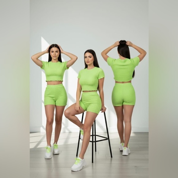 Casual Glow Set - Picture 4 of 16